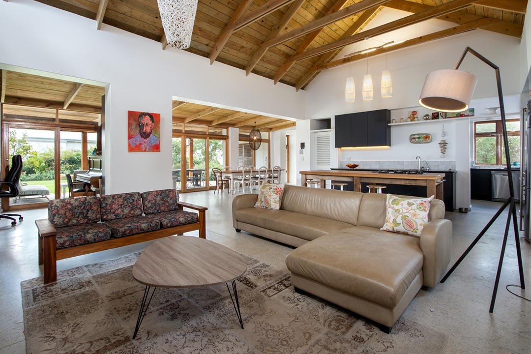Prestwick Villa contemporary home designed by FVDM Architects on the Cape coast.