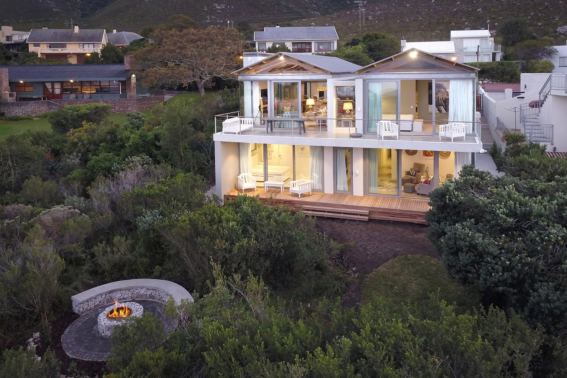 Swallow’s Nest coastal residential home by FVDM Architects, near Hermanus on the Cape coast.