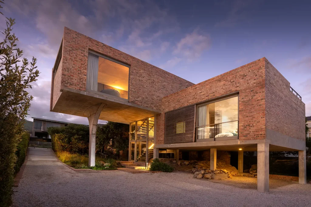 House Fynbos in Onrusrivier near Hermanus, designed by FVDM Architects.